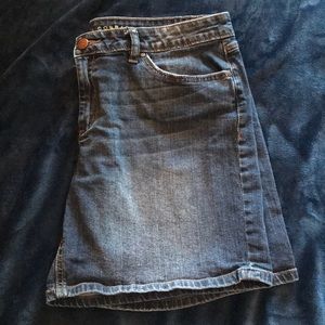 Stretchy Denim shorts